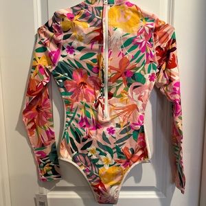 Hurley Women's Standard OAO Long Sleeve Retro Surf Suit. Size Small. NWT.